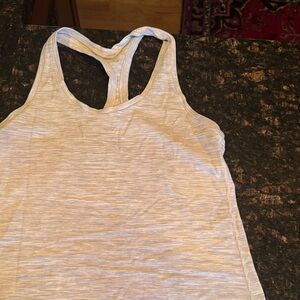 women's size 10/12 Lululemon racer back tank top. In excellent condition